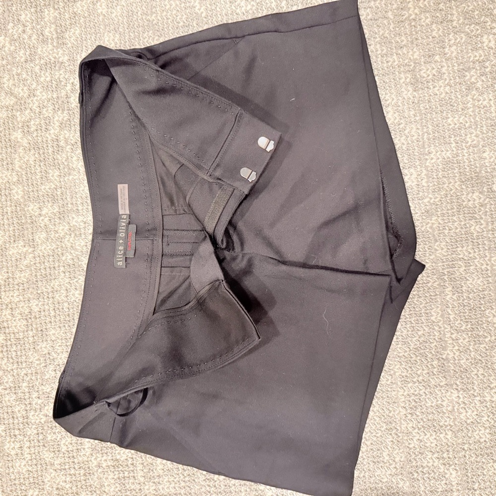 Alice + Olivia Black Women's Shorts